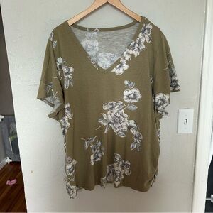 Lane Bryant (Size 5X) Olive Green Floral Print Relaxed Blouse with Ruched Siding